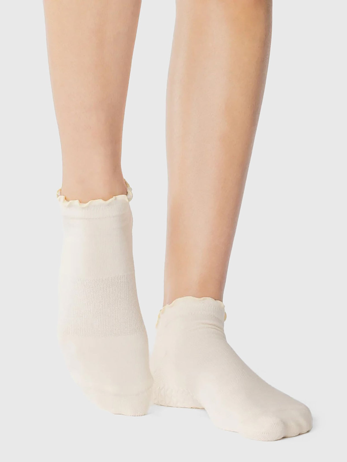 Pointe Studio Women's Ruffle Full Foot Grip Socks