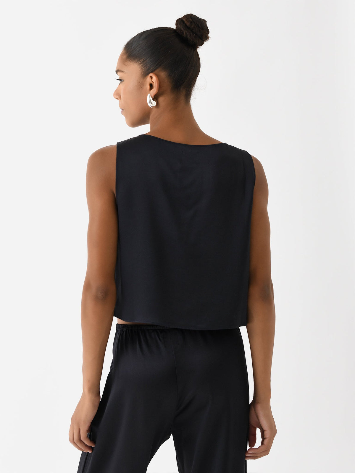 Leset Women's Barb Crop Sleeveless Crew