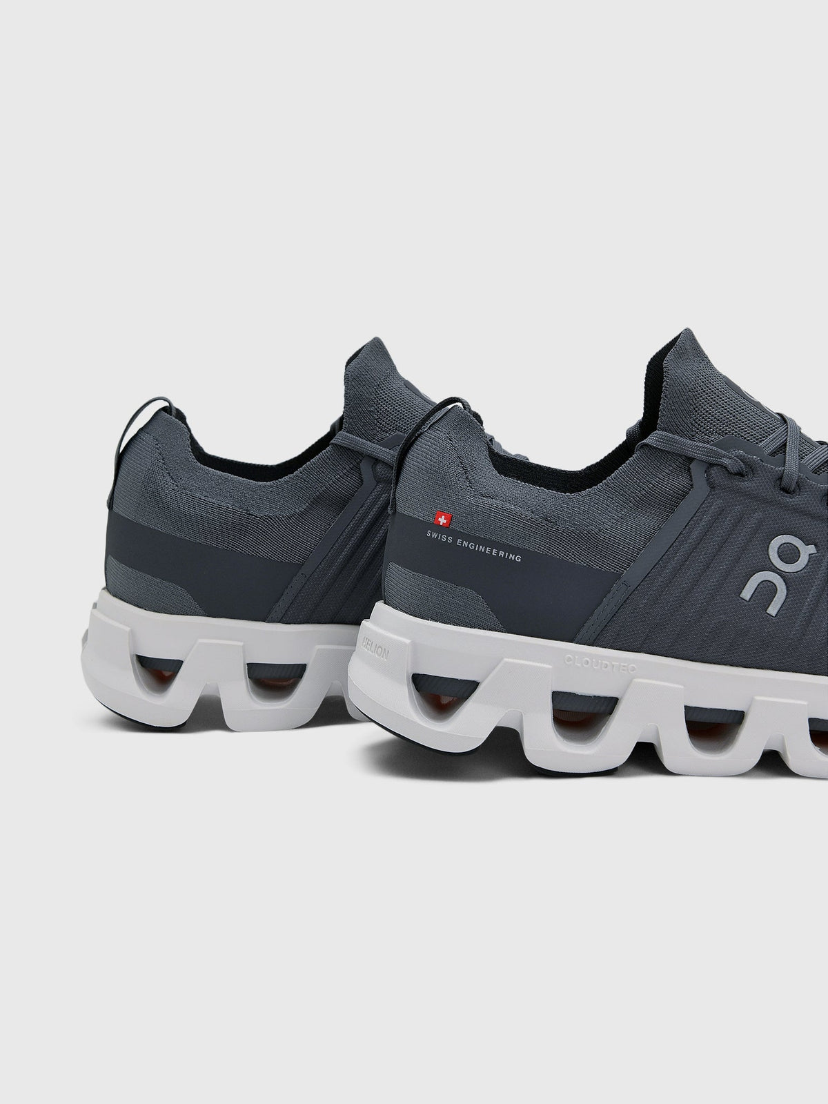 ON Men's Cloudswift 4 Sneaker