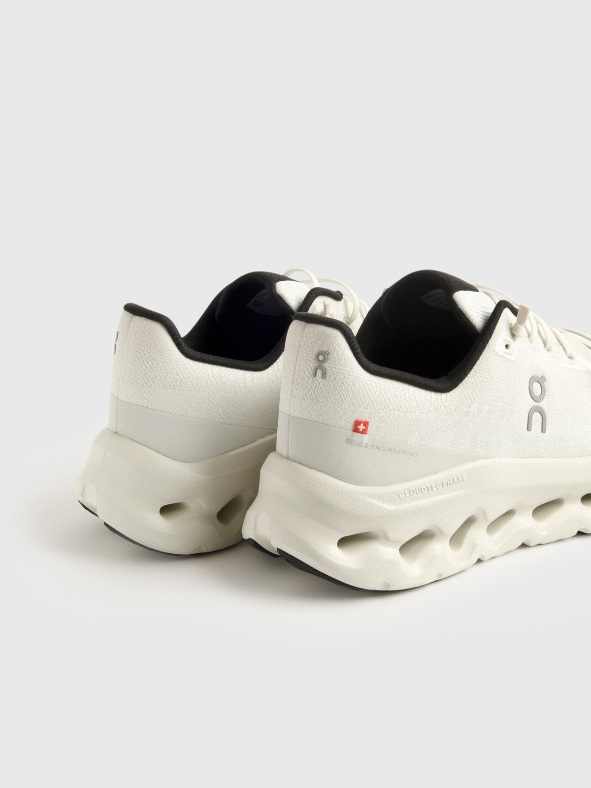 ON Men's Cloudtilt Sneaker