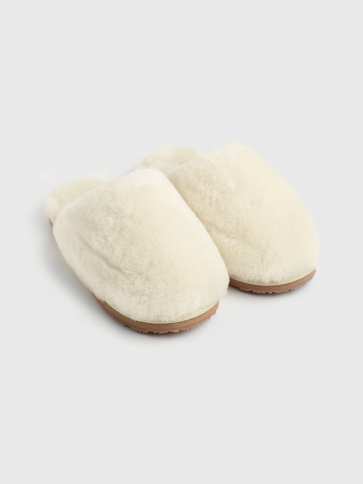 MOU Women's Closed Toe Sheepskin Slipper