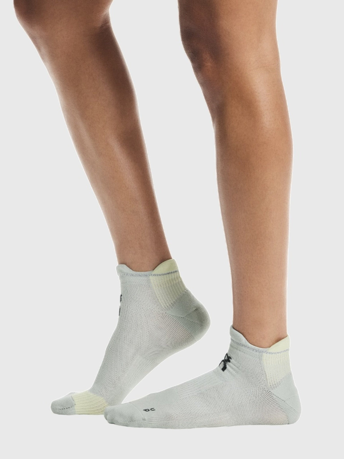 ON Performance Run Low Socks