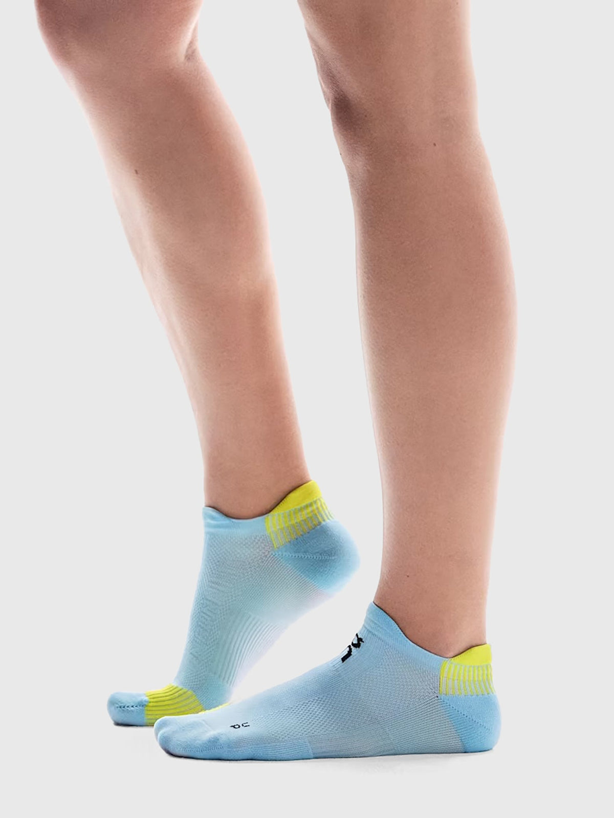ON Performance Run Low Socks