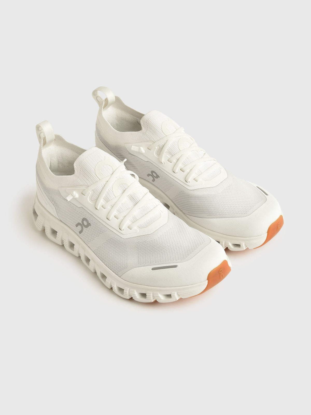 ON Women's Cloud 6 Versa Sneaker