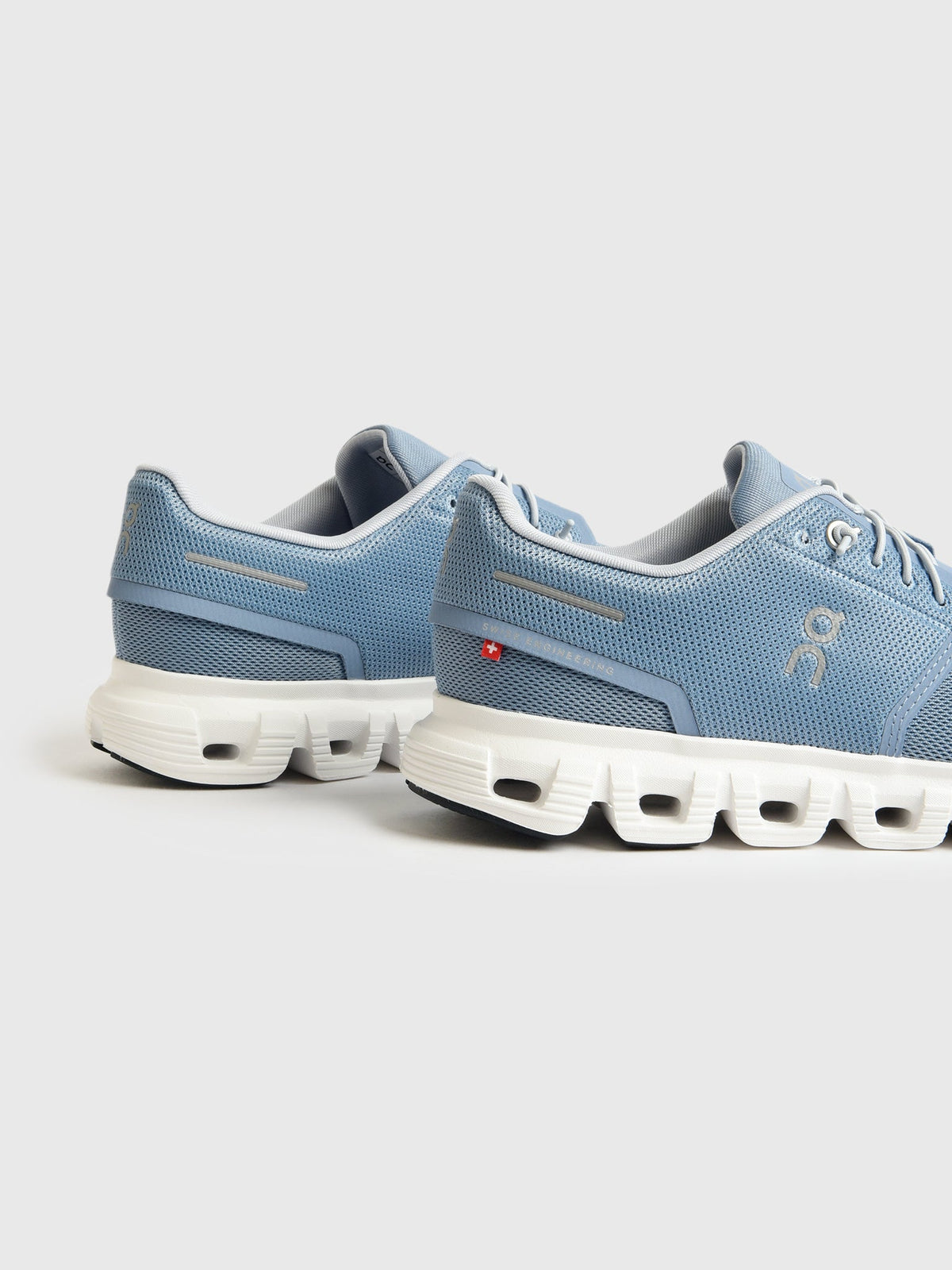ON Women's Cloud 6 Sneaker