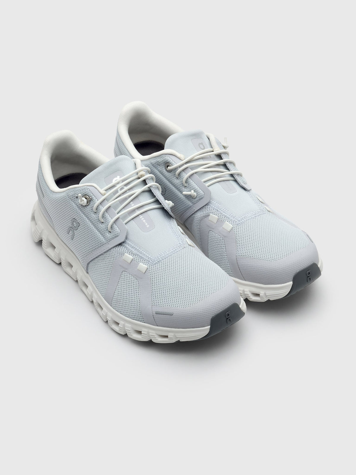 ON Women's Cloud 6 Sneaker