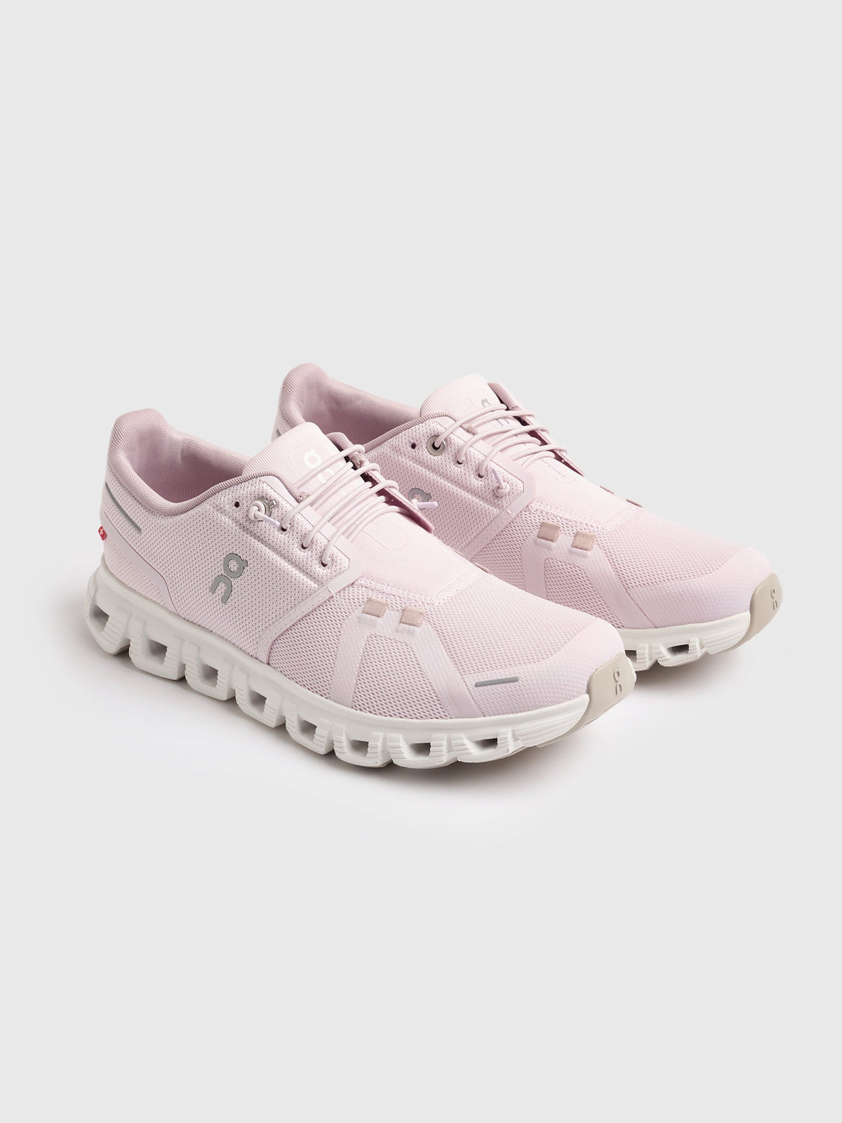 ON Women's Cloud 6 Sneaker