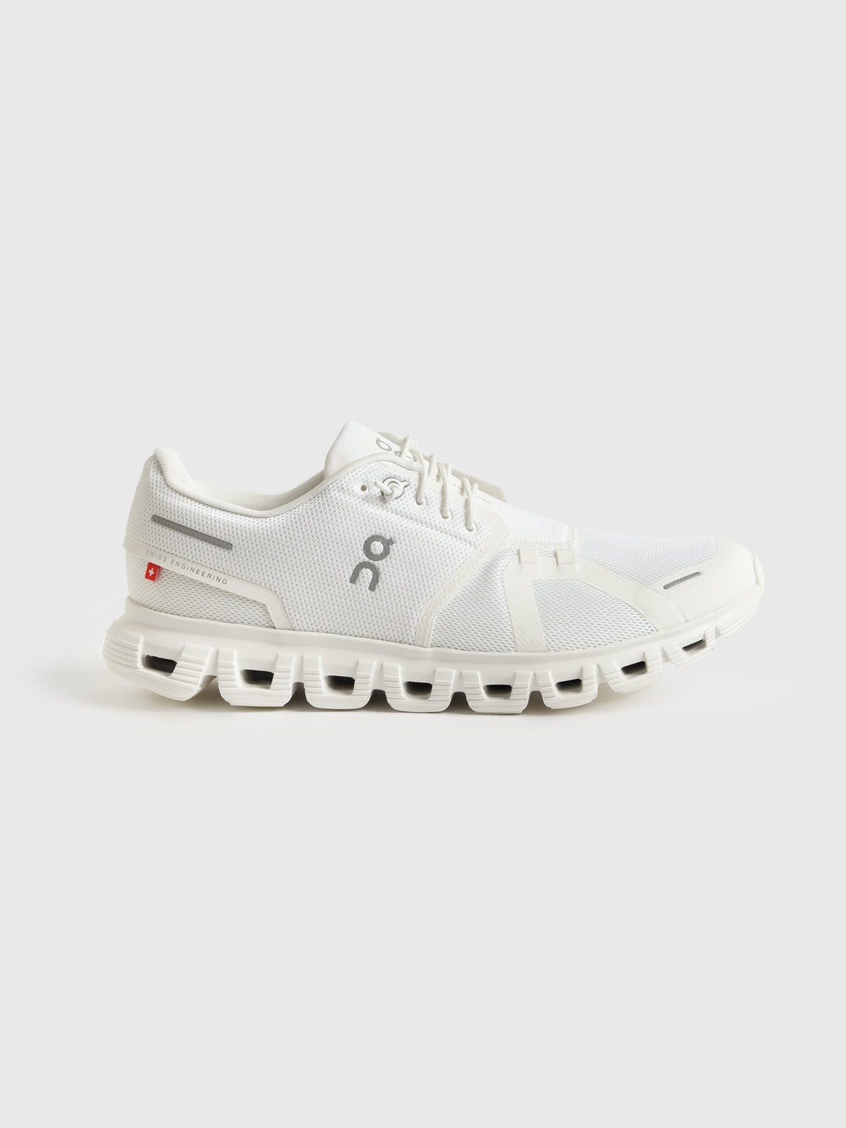 ON Women's Cloud 6 Sneaker