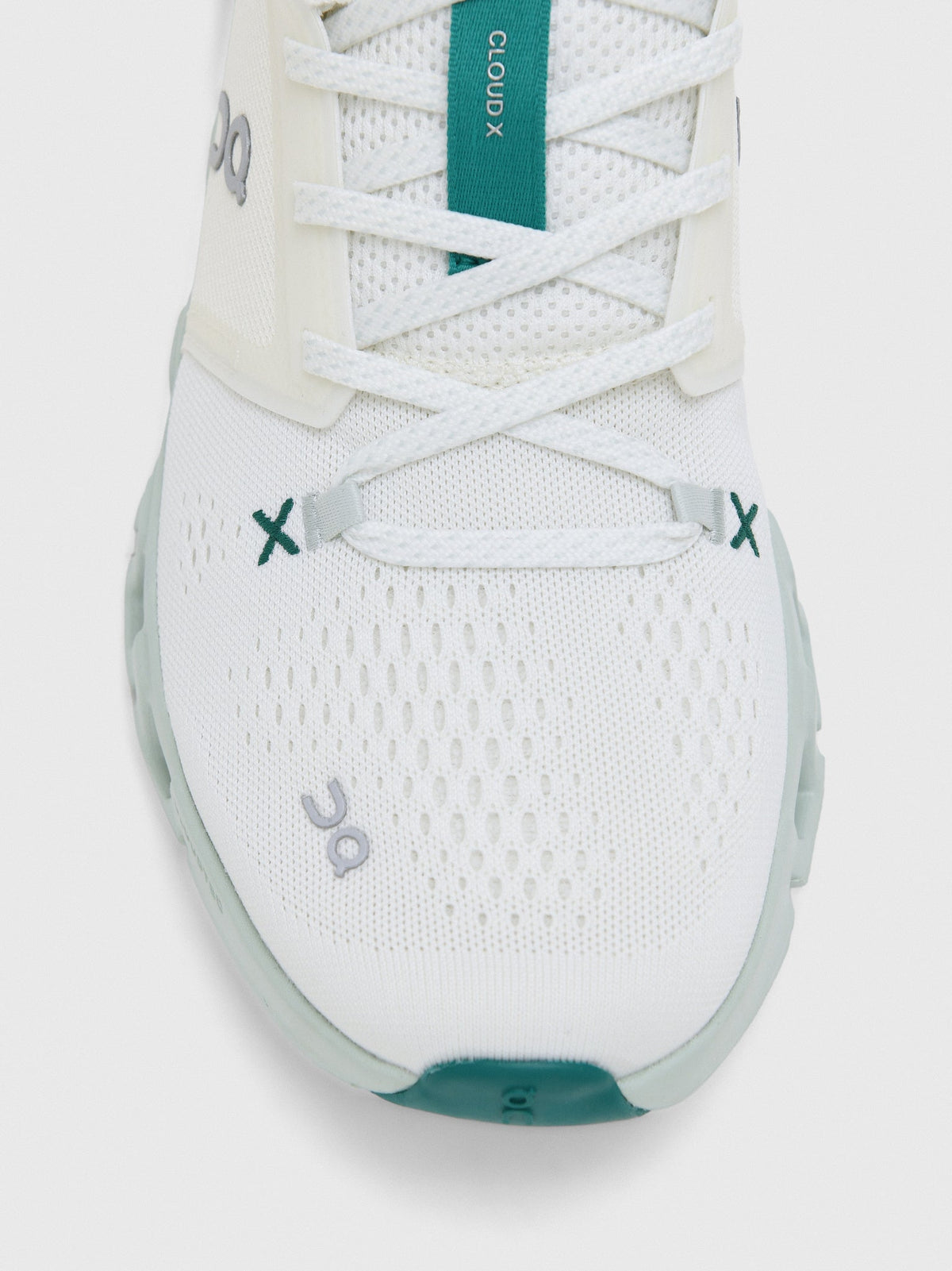 ON Women's Cloud X 5 Sneaker