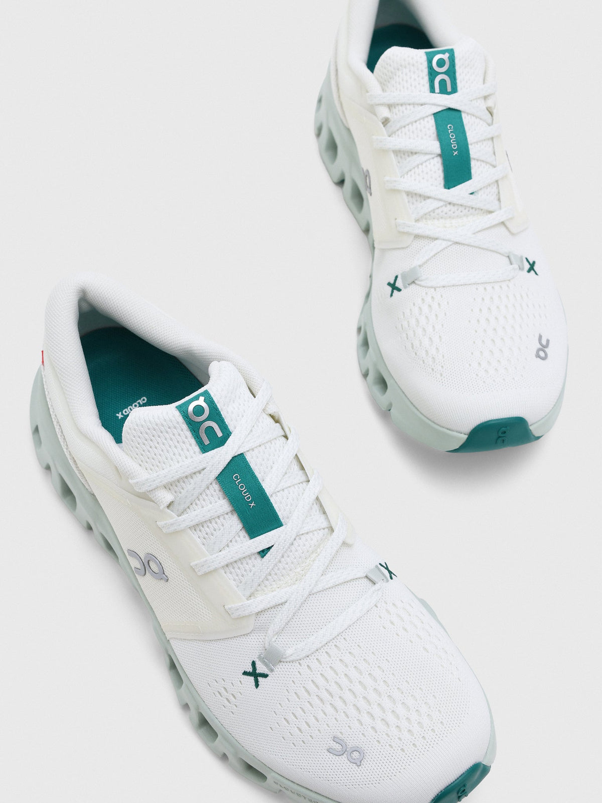 ON Women's Cloud X 5 Sneaker